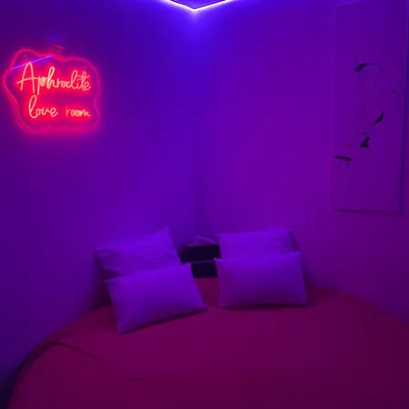 Aphrodite Loveroom Chateau-Landon