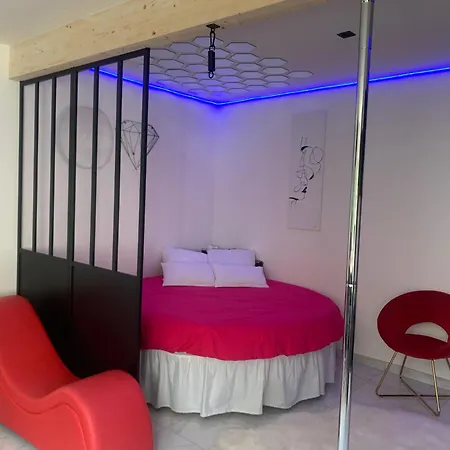 شقة Aphrodite Loveroom *